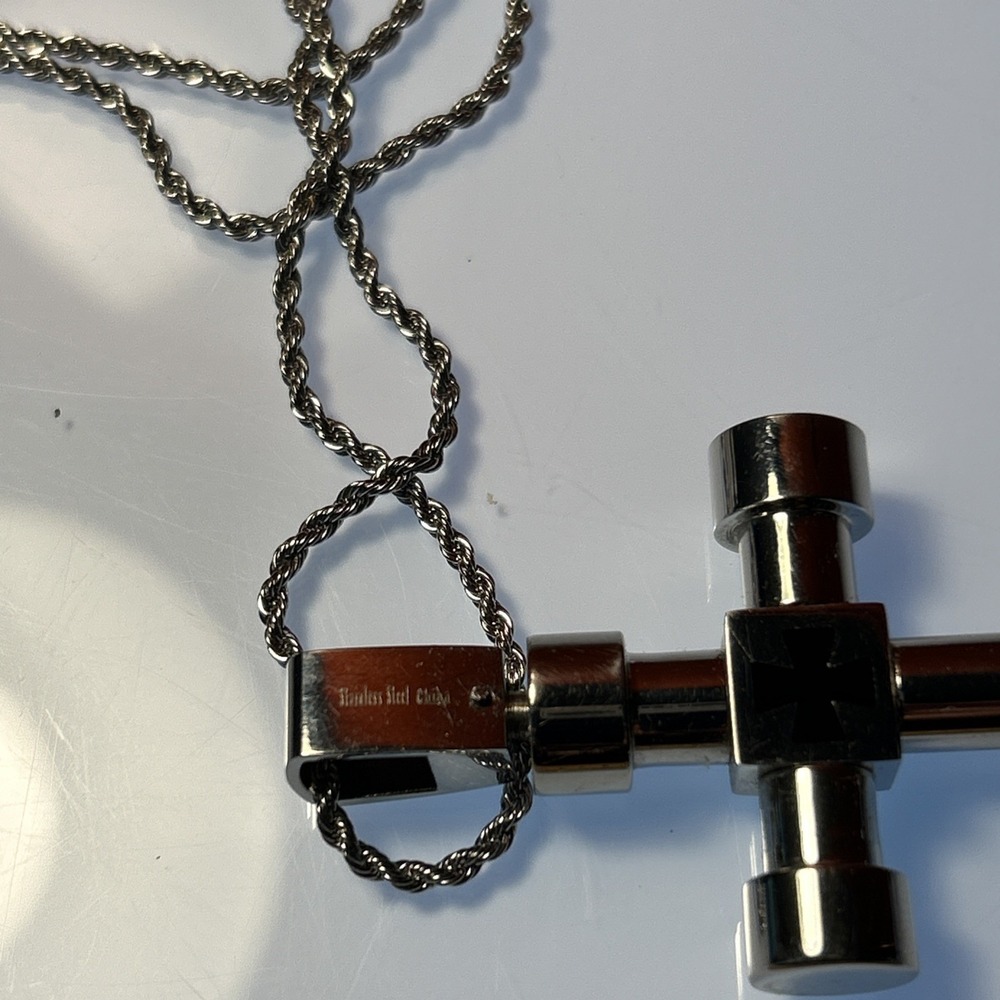 Stainless Steel cross Pendant Necklace 20" Heavy - Picture 8 of 8